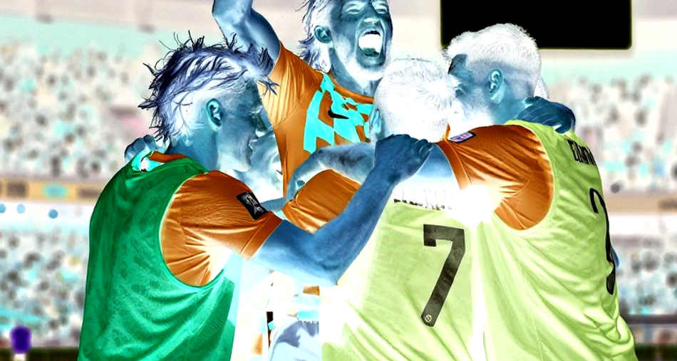 रोनाल्डो-टेन हैग विवाद: बहस दो फुटबॉलरों की नहीं, दो अलग बही-खातों की है